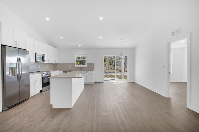 Building Photo - 706 S Brevard St