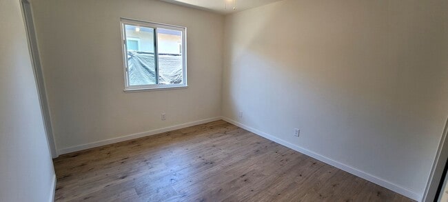 Building Photo - Oxnard 3+2 home with 2-car garage $2800