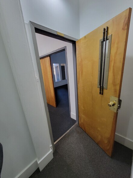 Building Photo - 122 N 3rd St