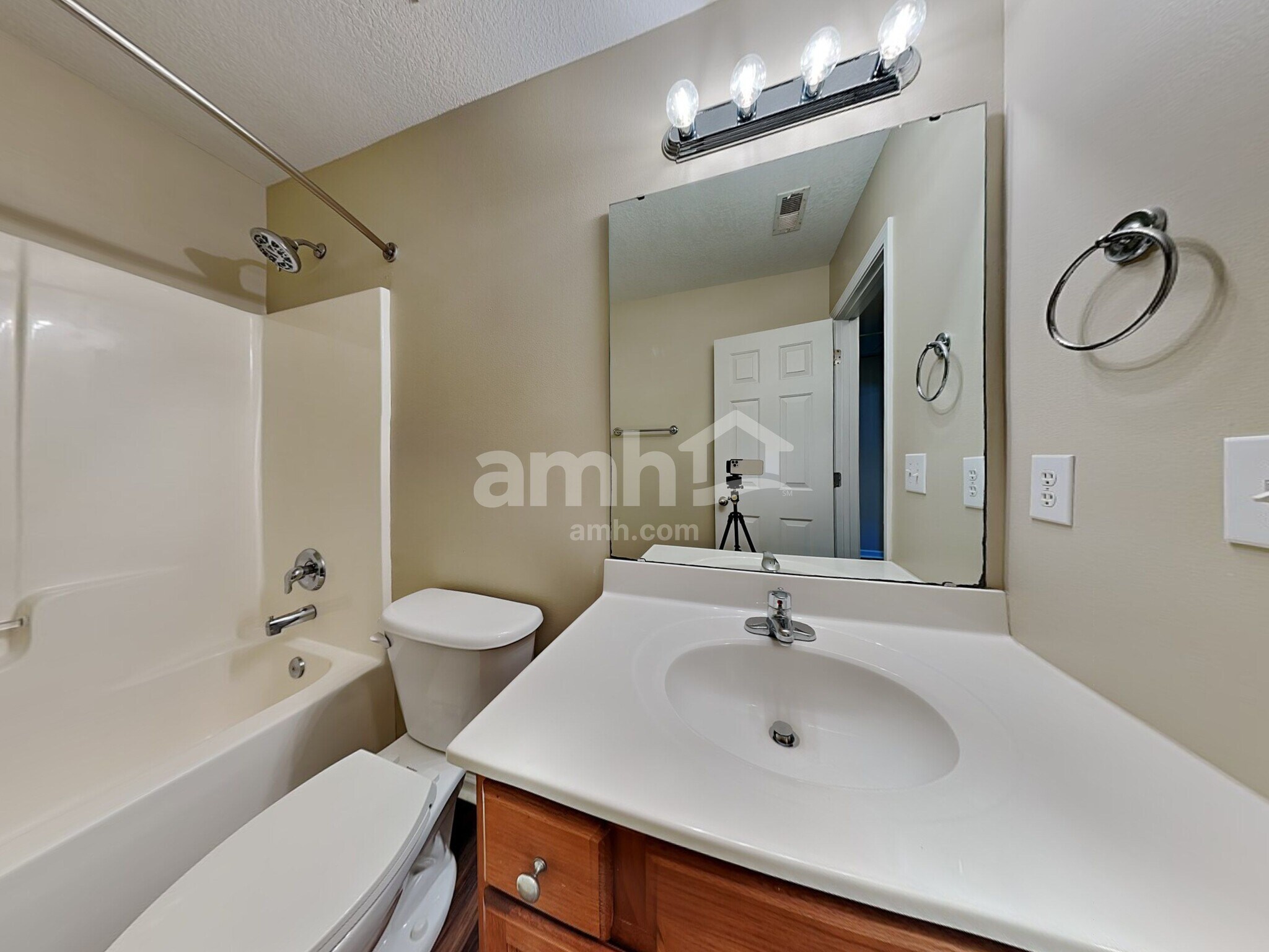 Building Photo - 122 Duraleigh Rd