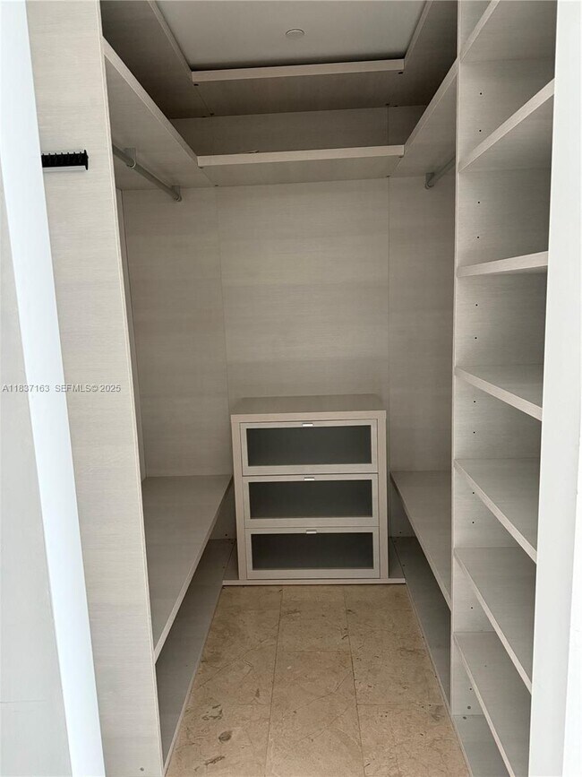 Building Photo - 68 SE 6th St