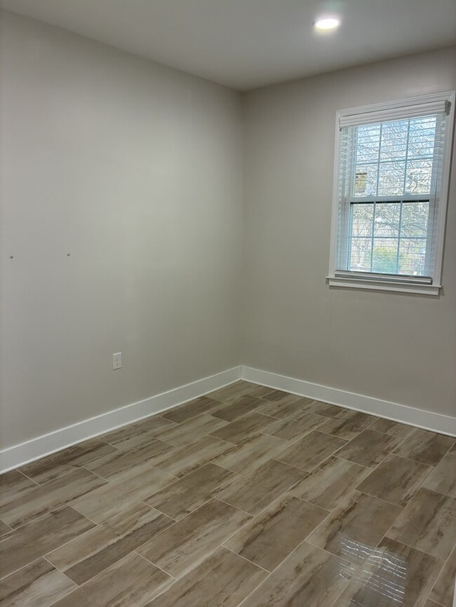 Building Photo - 2 Bedroom 2 Bathroom Apartment