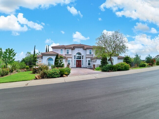 Building Photo - Beautiful custom home in The Promontory in...