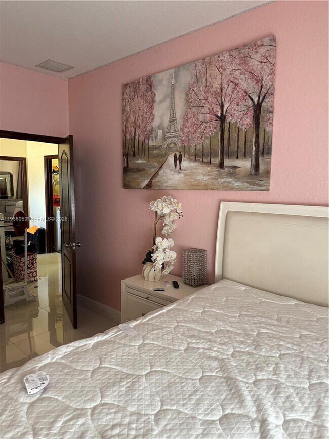 Building Photo - 3951 NE 13th Dr