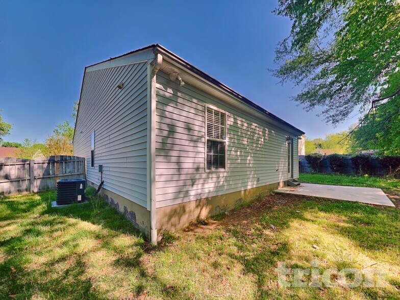Building Photo - 260 Brookstone Dr
