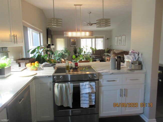 Building Photo - 2 br, 2 bath Condo - 2726 Sandstone Ter NE