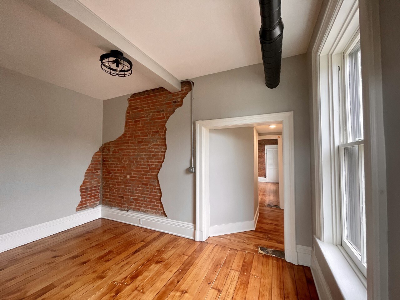 Building Photo - 418 Johnson St