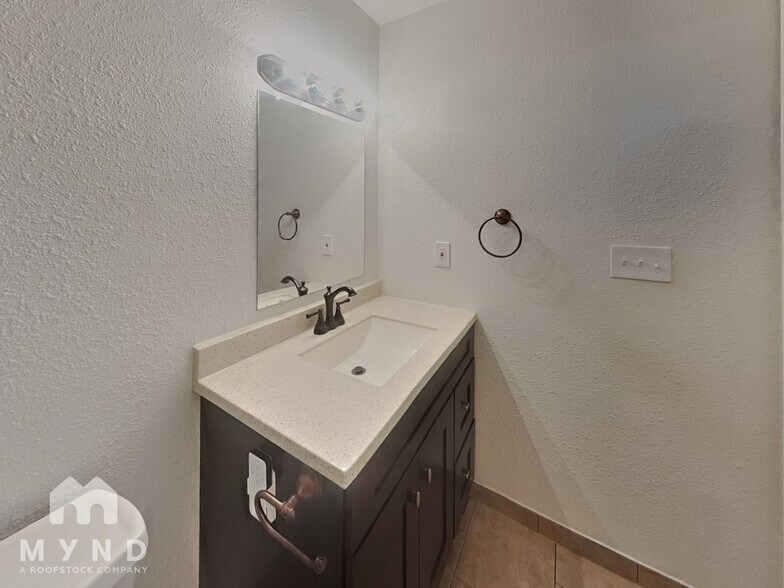 Building Photo - 551 Oldbridge Dr