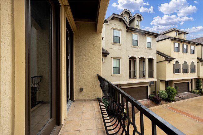 Building Photo - 5513 Livorno Way