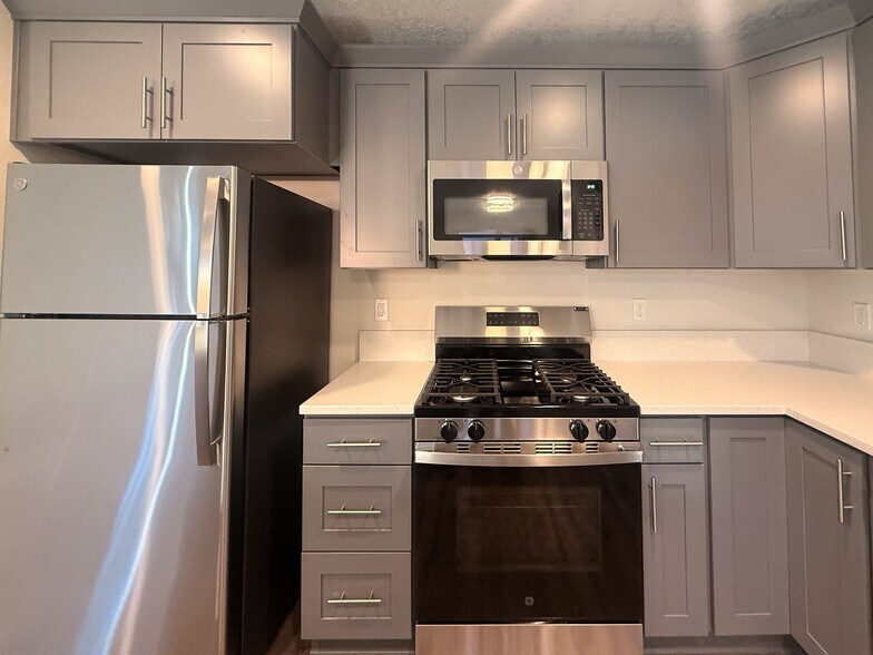 Building Photo - 507 NW Hillcrest Dr