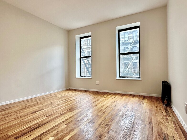 Building Photo - 209 W 108th St
