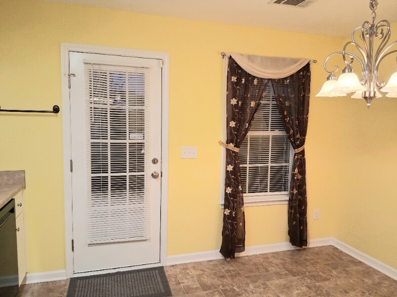 Building Photo - 1731 Elizabeth St