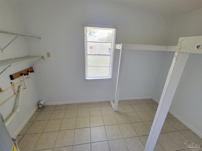 Building Photo - 714 N 49th Ave
