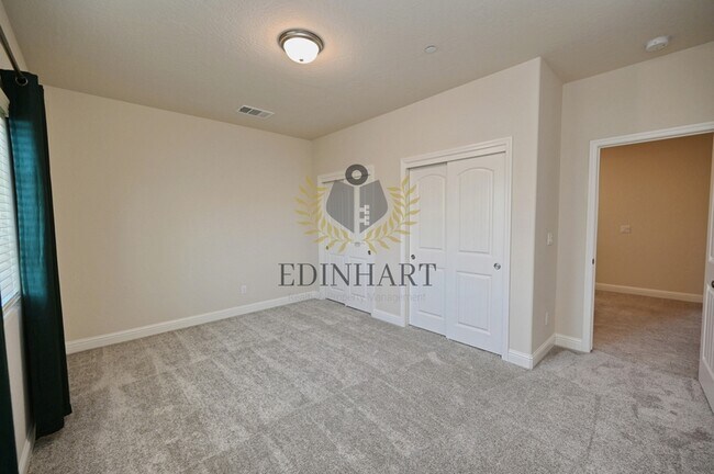 Building Photo - 645 Blue Oak Lane W