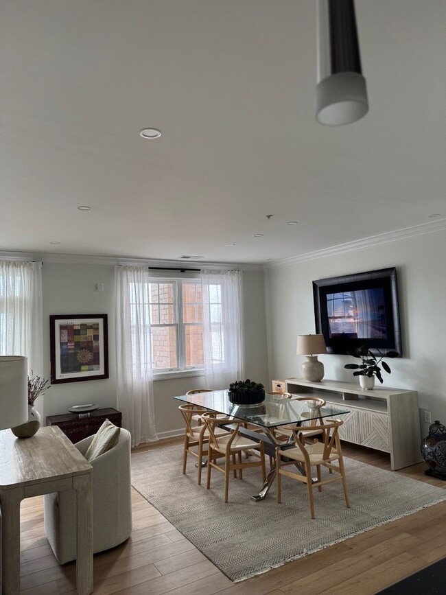 Building Photo - Pierpointe Condos