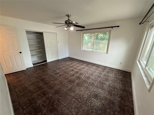 Building Photo - 4394 Pompano Dr SE