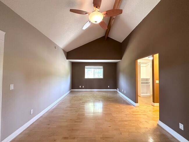 Building Photo - Gorgeous 3 Bed 2 Bath w/ Brand New Deck Patio Home in Cedar Hills! MOVE IN SPECIAL!