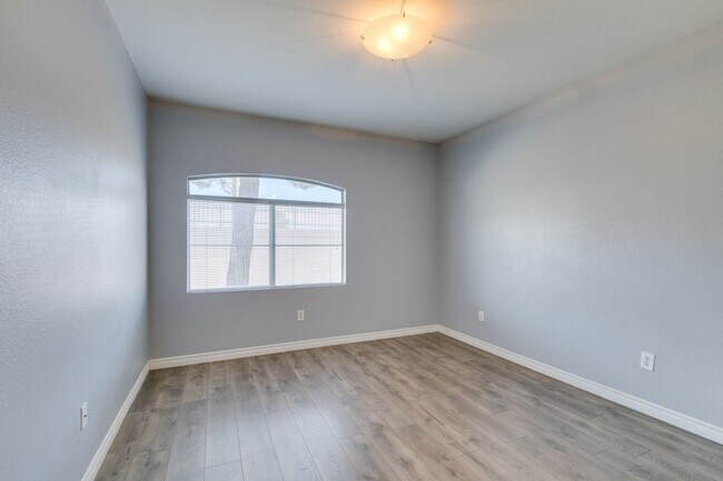 Building Photo - CUTE AND COZY 1 BEDROOM UNIT WITH TONS OF UPGRADES*COMMUNITY AMENITIES*