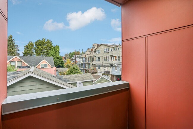 Building Photo - 256 E Roanoke St