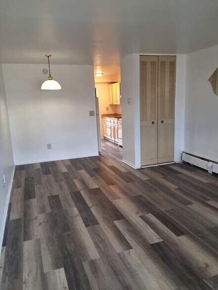 Building Photo - 211 Birdseye St