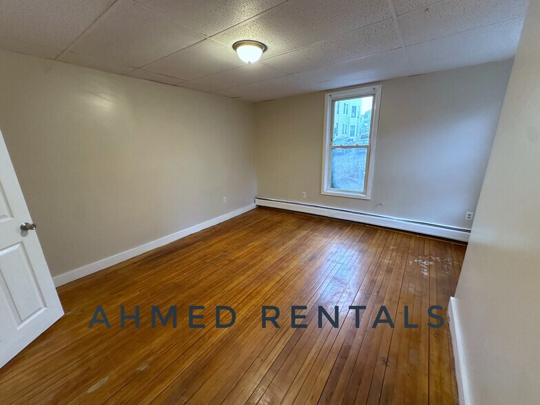 Building Photo - 37 Tate St