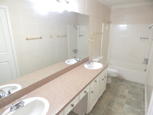 Building Photo - Gorgeous 3 Bedroom Home w/Workshop in Tyler!