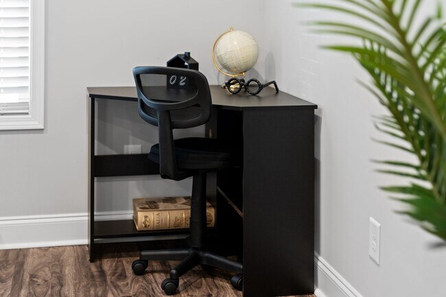 Building Photo - Modern Comforts in Clarksville – Stylish 2BR, 2.5BA Home Near Downtown