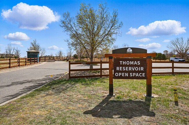 Building Photo - Spacious 3BR/3BA Townhome-Available NOW! $...