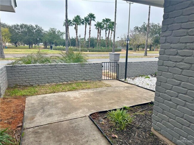 Building Photo - 15 Zinnia Ave