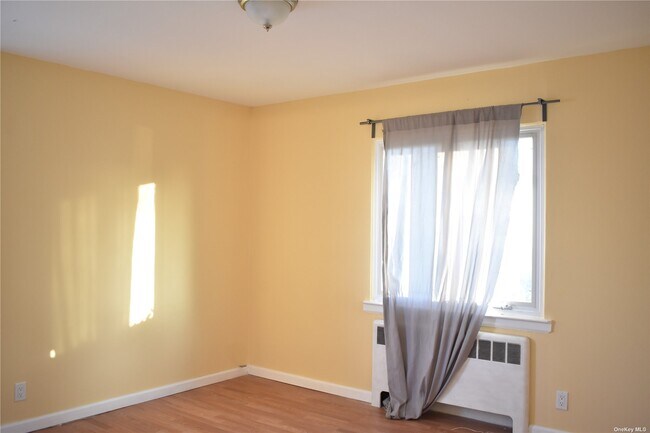 Building Photo - 103 Bethpage Rd