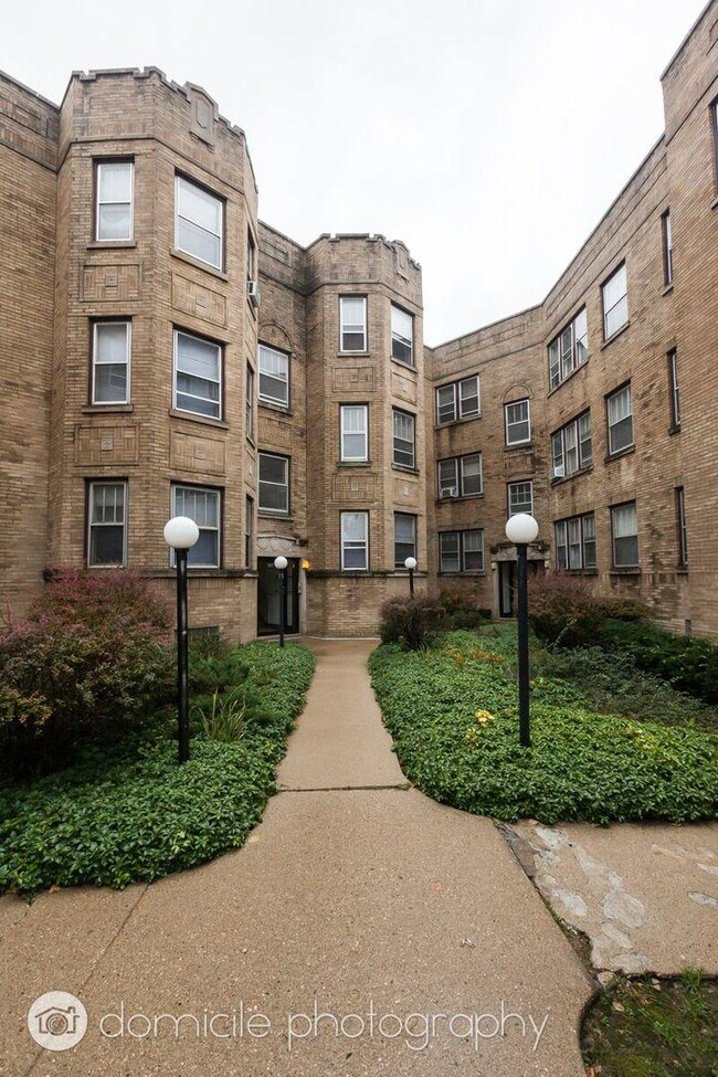 Building Photo - 1 bedroom in Chicago IL 60614