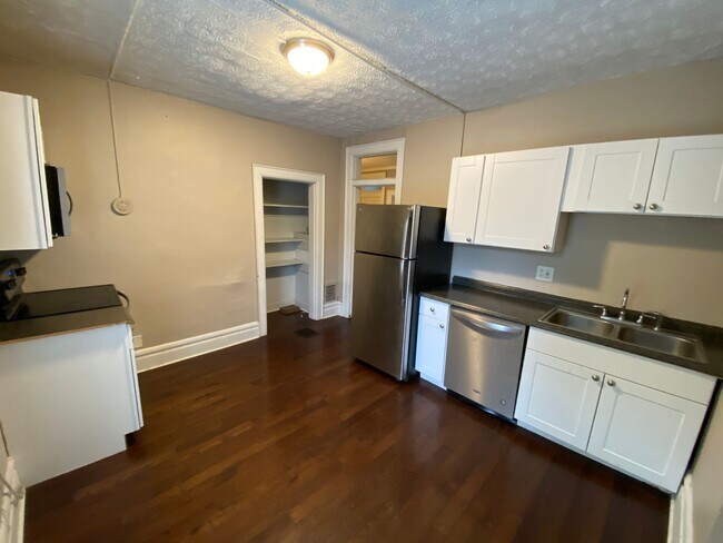 Building Photo - Central Campus OSU 7 bedroom, 4 Bathroom H...