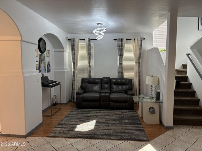 Building Photo - 13438 W Rose Ln