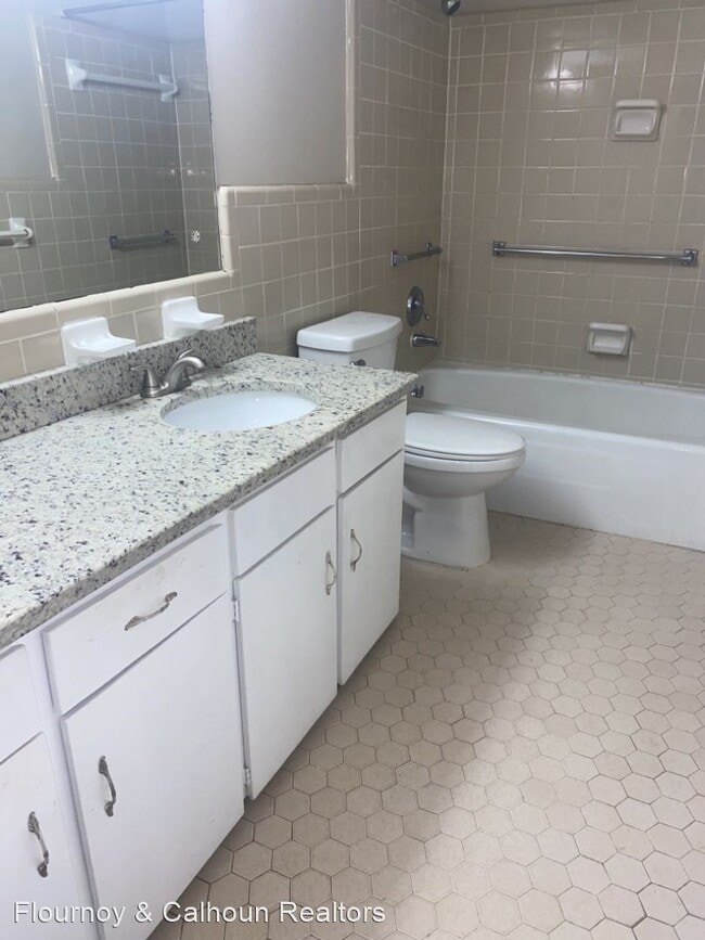 Building Photo - 2 br, 2 bath House - 2230 Cherokee Avenue #25