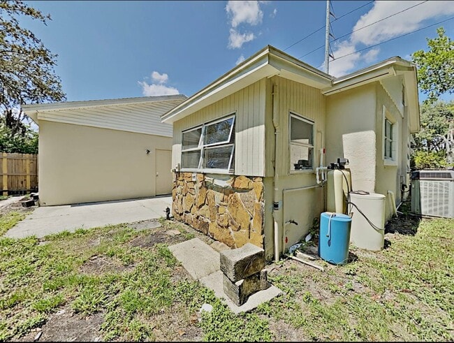 Building Photo - 9501 N Albany Ave