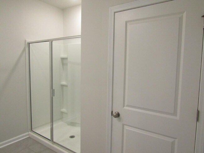 Building Photo - 2165 Ainsley Dr