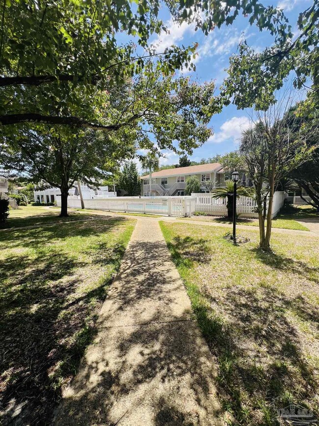 Building Photo - 1100 Shoreline Dr