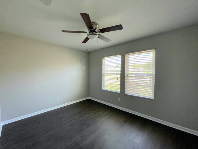 Building Photo - 200 Whitestone Dr NE