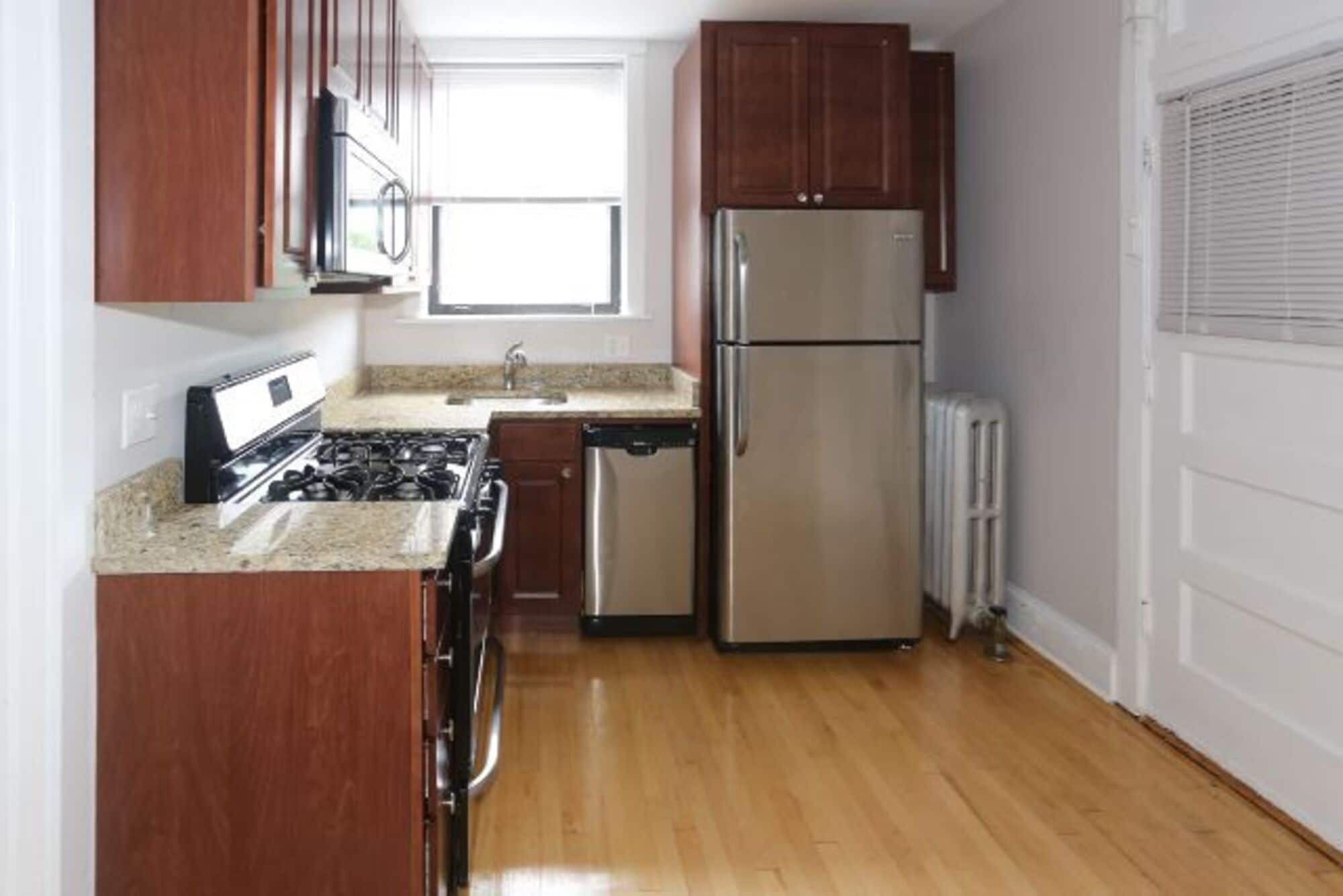 Building Photo - 2220 W Ainslie St