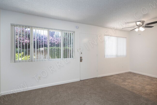 Building Photo - Charming 1 Br Near Sunset Cliffs with Parking