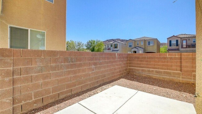 Building Photo - 9291 Hollander Ave