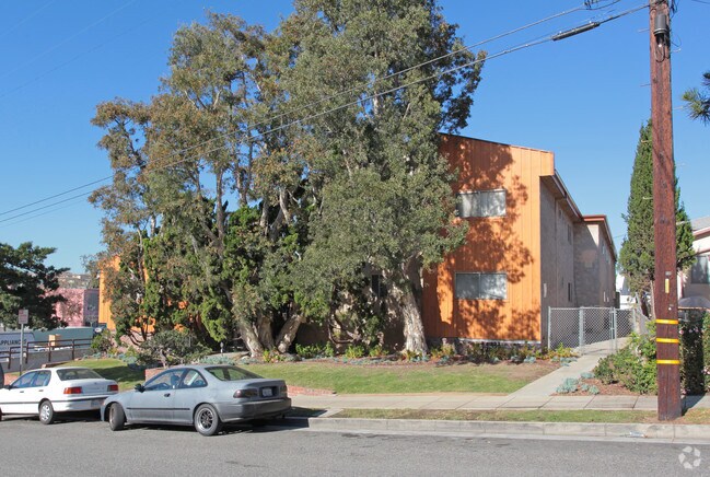 Building Photo - 817 Hill St