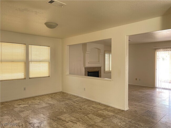 Building Photo - 4364 Mesa Hill Dr