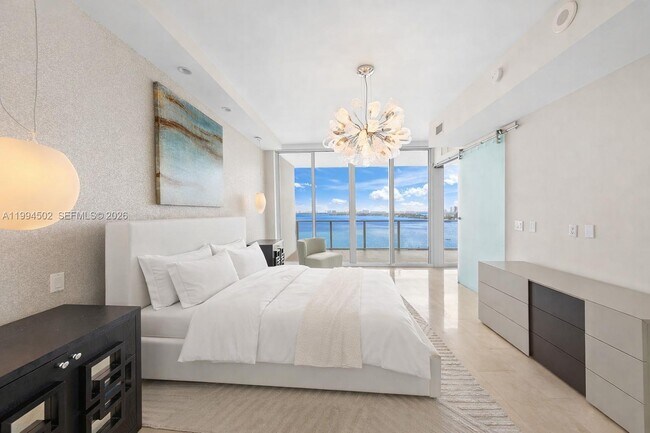 Building Photo - 2020 N Bayshore Dr