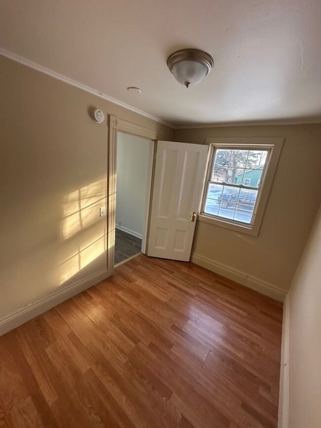 Building Photo - 82 Lime St