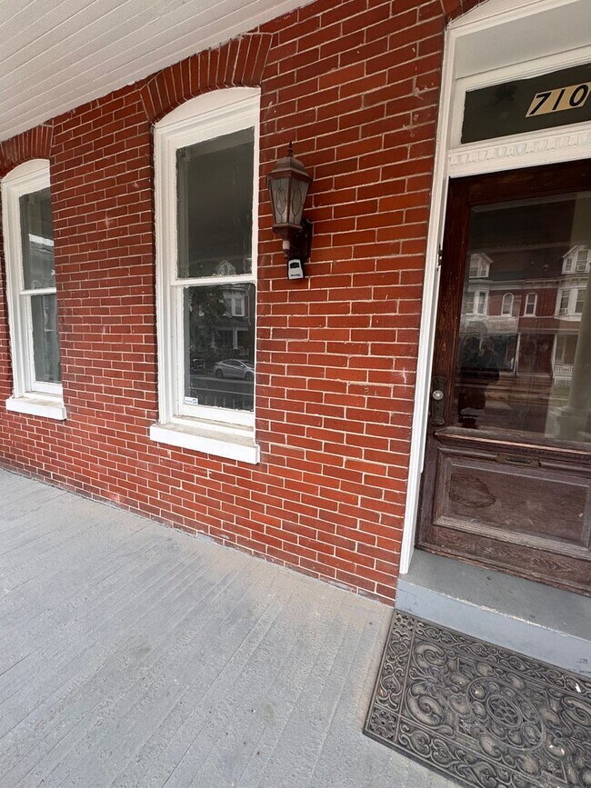 Building Photo - 710 Pennsylvania Ave