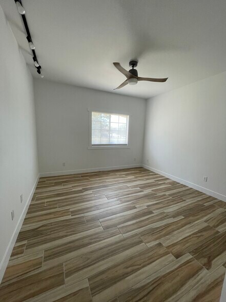 Building Photo - 17161 Alva Rd