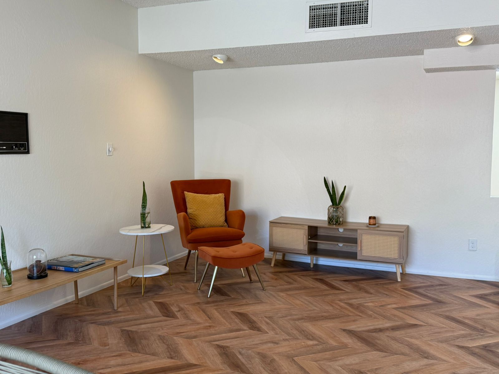 Building Photo - 1402 E Big Rock Rd