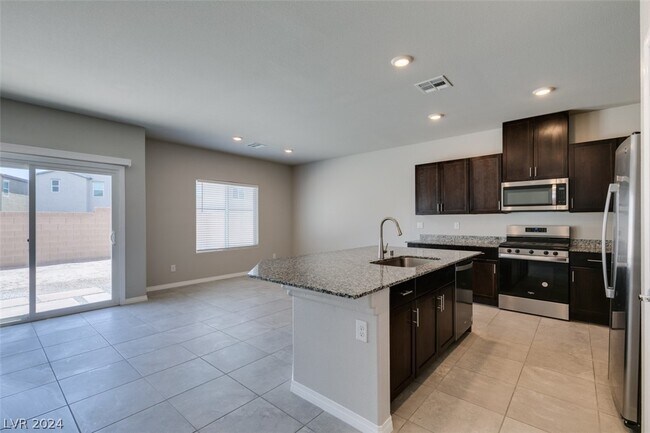 Building Photo - 945 Willow Berry Ave