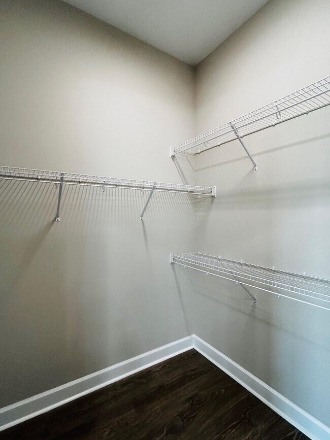 Building Photo - 5468 Pecan Dr